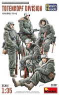 Miniart 1/35 Totenkopf Division. Kharkov 1943 # 35397