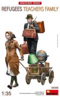 Miniart 1/35 Refugees, Teachers Family # 38086