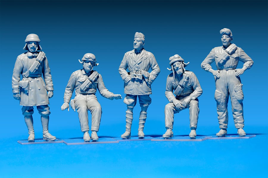 Miniart 1/35 Italian Tank Crew with Resin Heads # 35500