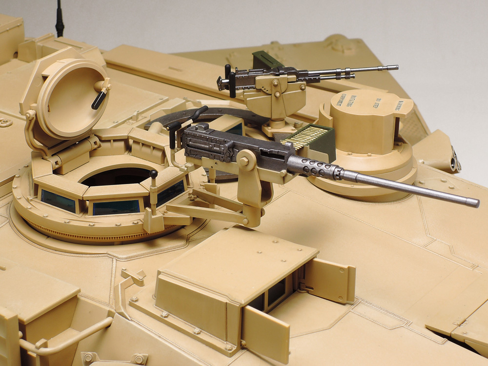★Features realistic depictions of the turret-mounted M2 and 7.62mm machine guns.